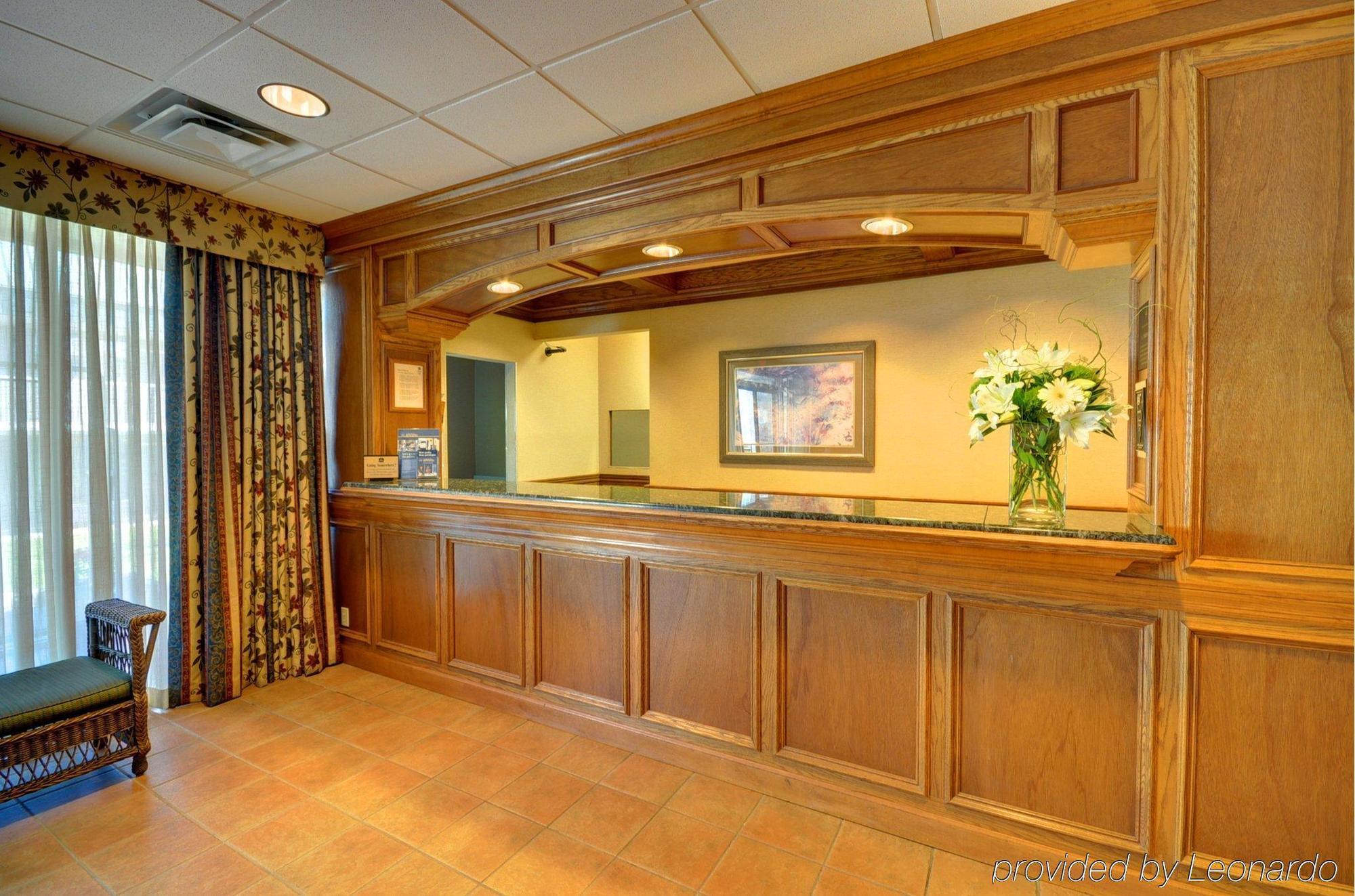 Red Roof Inn & Suites Dekalb Interior foto